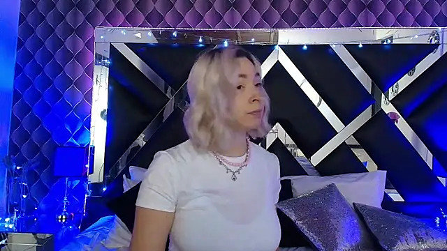 victoriaa lee  online show from 04/25/26, 07:11