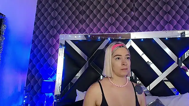 victoriaa lee  online show from 07/25/26, 07:55