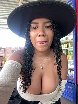 Snapshot of serena_willow chatting on 11/18/25, 07:51 serena willow online show from 11/18/25, 07:51