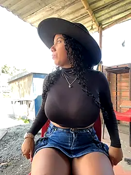 Snapshot of serena_willow chatting on 11/21/25, 05:33 serena willow online show from 11/21/25, 05:33