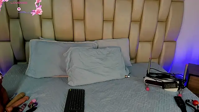 lissareyez online show from 04/21/26, 12:44