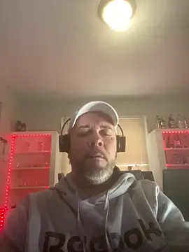 Snapshot of Cristian-Brayan chatting on 02/11/25, 01:20 Cristian-Brayan online show from 02/11/25, 01:20