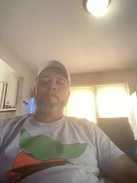 Snapshot of Cristian-Brayan chatting on 02/20/25, 04:46 Cristian-Brayan online show from 02/20/25, 04:46