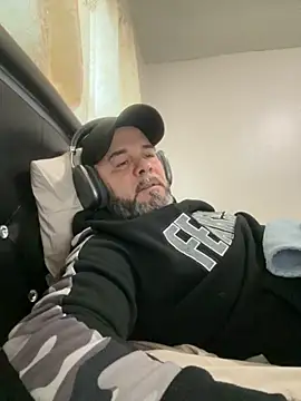 Snapshot of Cristian-Brayan chatting on 09/14/25, 11:42 Cristian-Brayan online show from 09/14/25, 11:42