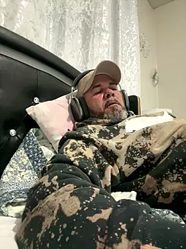 Snapshot of Cristian-Brayan chatting on 10/18/25, 11:55 Cristian-Brayan online show from 10/18/25, 11:55