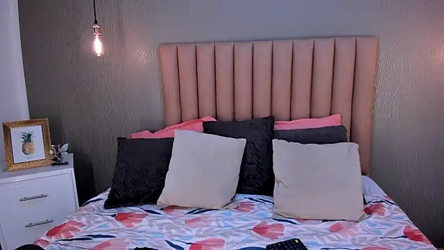 Alexa Thaylor  online show from 01/27/25, 02:13