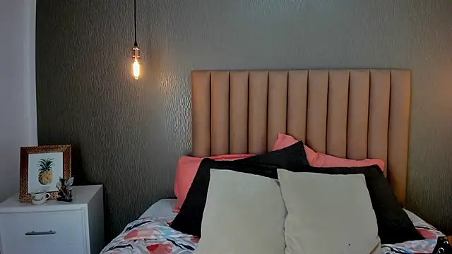 Alexa Thaylor  online show from 02/10/25, 02:16