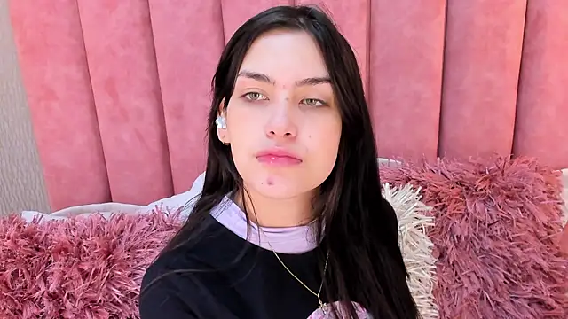 Alexa Thaylor  online show from 10/10/25, 03:00