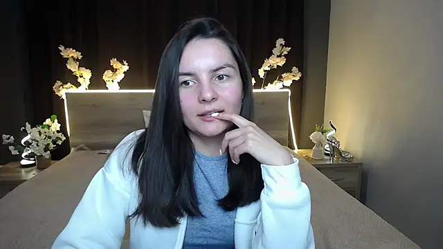 JasmineAsha online show from 04/18/26, 08:42