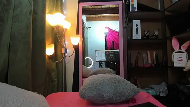 Snapshot of iriss_25 chatting on 02/13/25, 12:21 iriss 25 online show from 02/13/25, 12:21