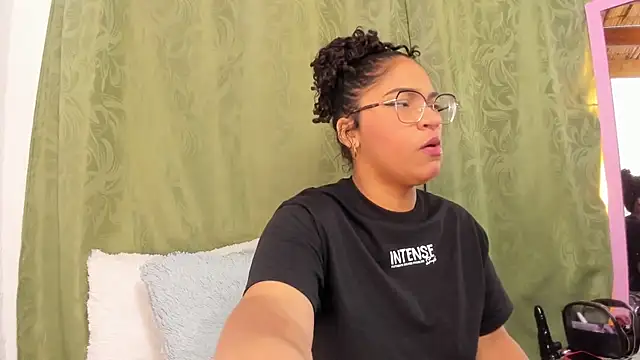 Snapshot of iriss_25 chatting on 02/26/25, 12:25 iriss 25 online show from 02/26/25, 12:25