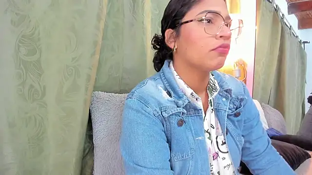 Snapshot of iriss_25 chatting on 03/07/25, 12:01 iriss 25 online show from 03/07/25, 12:01