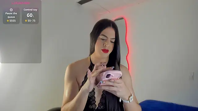Snapshot of Naughtysofiaa chatting on 10/22/25, 02:23 Naughtysofiaa online show from 10/22/25, 02:23