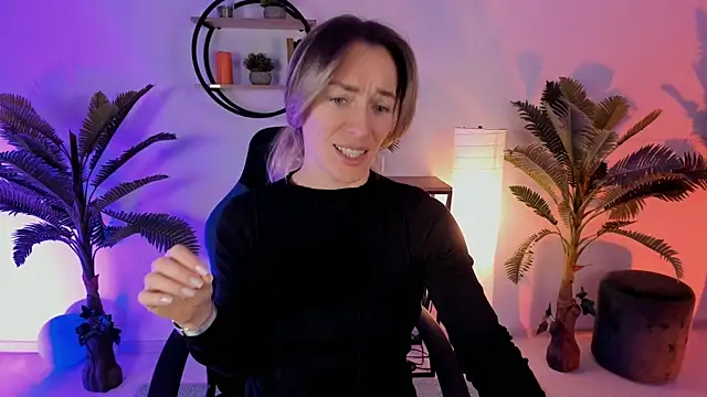 Snapshot of RebeccaMartinez chatting on 01/13/25, 05:12 RebeccaMartinez online show from 01/13/25, 05:12