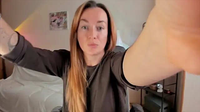 RebeccaMartinez online show from 10/31/25, 08:04