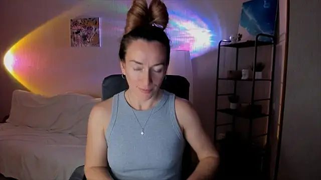 RebeccaMartinez online show from 11/04/25, 12:48