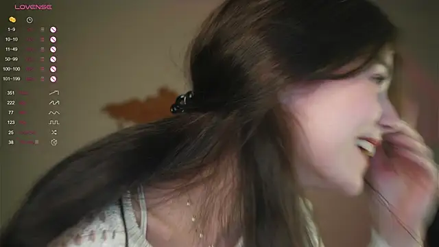 Snapshot of AuroraMari chatting on 03/18/25, 05:41 AuroraMari online show from 03/18/25, 05:41