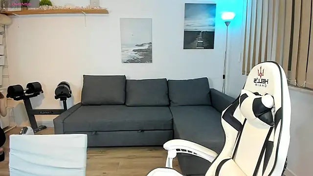 PollyFlame online show from 01/24/25, 10:51