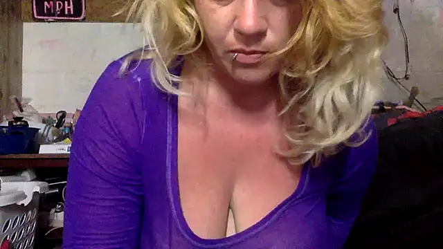 TrashleyRosebud online show from 06/03/26, 08:14
