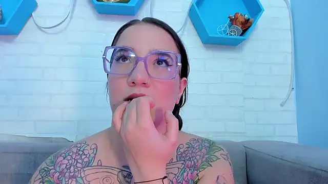 DEVA BLUE  online show from 01/28/25, 08:04