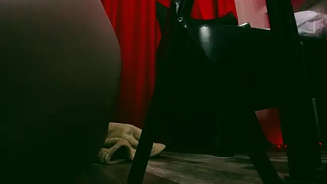 Snapshot of Frau__Lilith chatting on 02/15/25, 08:01 Frau Lilith online show from 02/15/25, 08:01