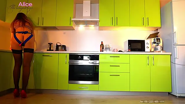 Snapshot of pinkheart_ chatting on 12/03/25, 05:11 pinkheart online show from 12/03/25, 05:11