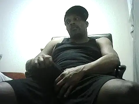 Snapshot of ThugDick79 chatting on 12/20/24, 07:39 ThugDick79 online show from 12/20/24, 07:39