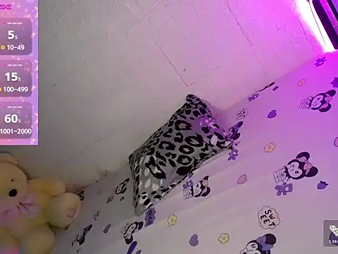 Snapshot of katie_white chatting on 10/19/25, 08:26 katie white online show from 10/19/25, 08:26