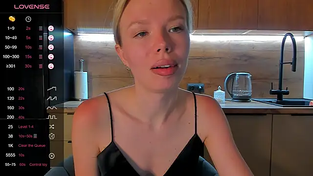 Snapshot of Olivia_Bells chatting on 06/13/26, 08:51 Olivia Bells online show from 06/13/26, 08:51