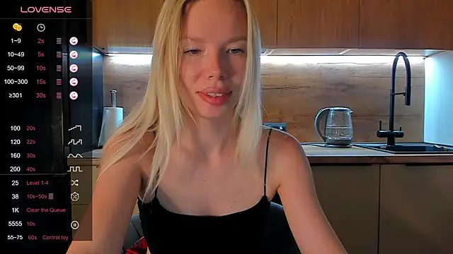Snapshot of Olivia_Bells chatting on 06/14/26, 09:06 Olivia Bells online show from 06/14/26, 09:06
