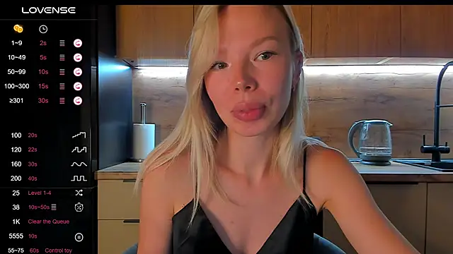 Snapshot of Olivia_Bells chatting on 06/28/26, 09:32 Olivia Bells online show from 06/28/26, 09:32