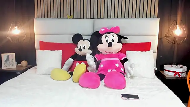 NiicolleMiller online show from 03/10/25, 10:24