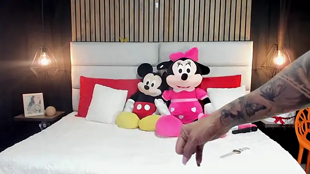 NiicolleMiller online show from 03/11/25, 06:30