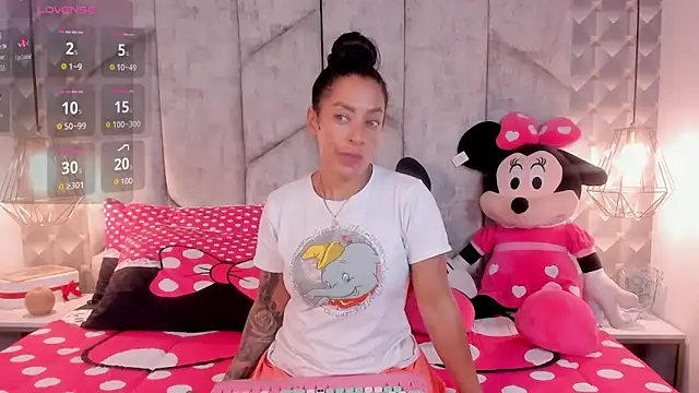 NiicolleMiller online show from 10/08/25, 01:03