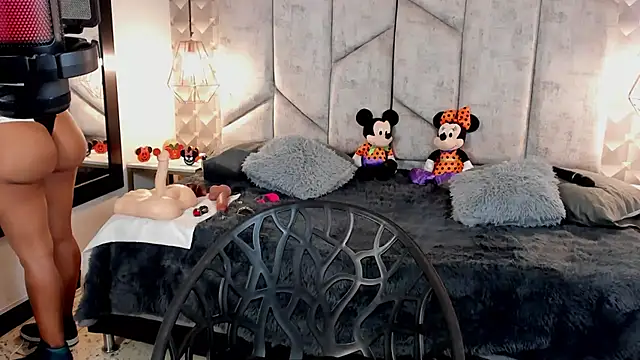 NiicolleMiller online show from 10/14/25, 12:17