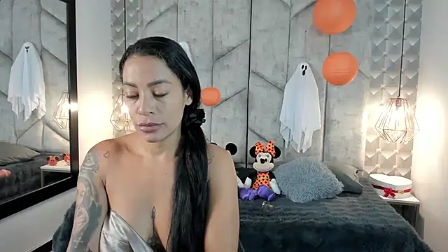 NiicolleMiller online show from 10/19/25, 12:50