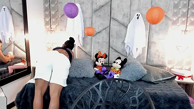 NiicolleMiller online show from 10/20/25, 12:16