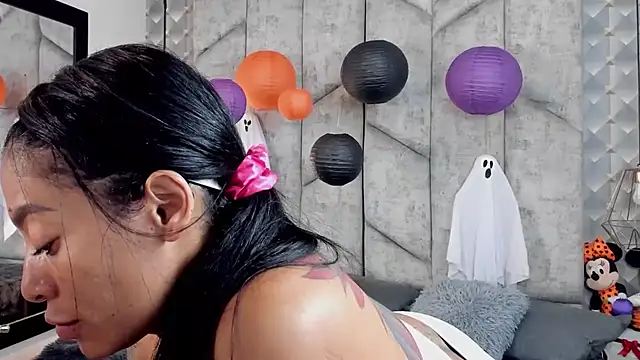 NiicolleMiller online show from 10/29/25, 11:23