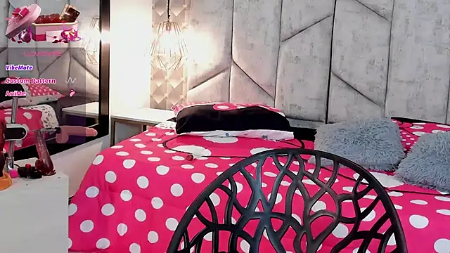 NiicolleMiller online show from 11/01/25, 01:13