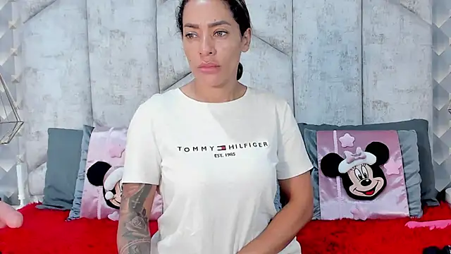 NiicolleMiller online show from 12/04/25, 12:58