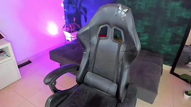 Snapshot of BellaFlaming chatting on 01/14/25, 02:22 BellaFlaming online show from 01/14/25, 02:22