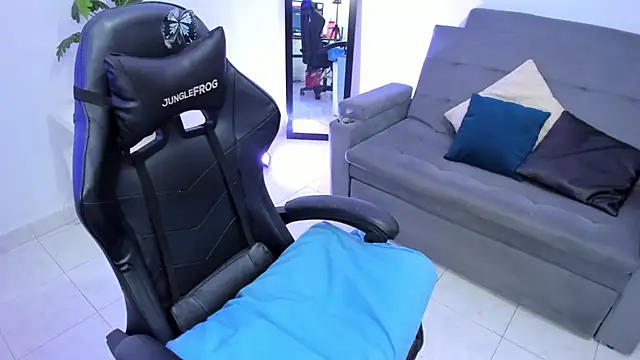 Snapshot of BellaFlaming chatting on 02/11/25, 01:51 BellaFlaming online show from 02/11/25, 01:51