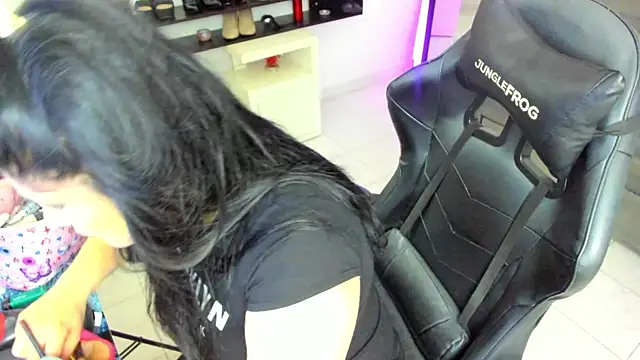 BellaFlaming online show from 11/26/25, 11:22