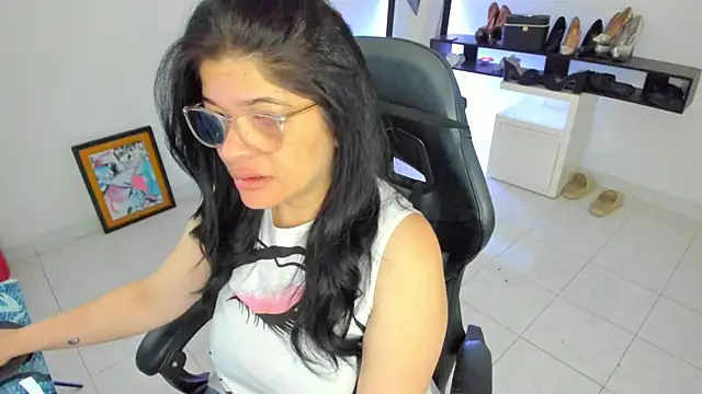 BellaFlaming online show from 04/21/26, 10:54