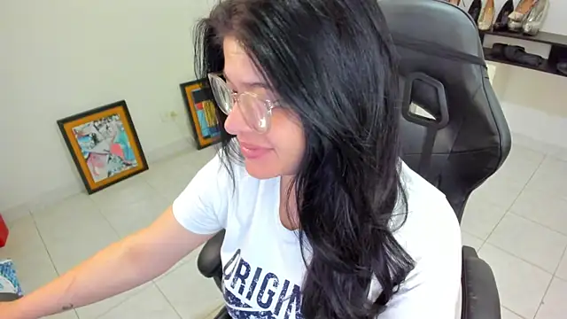 BellaFlaming online show from 04/23/26, 10:36