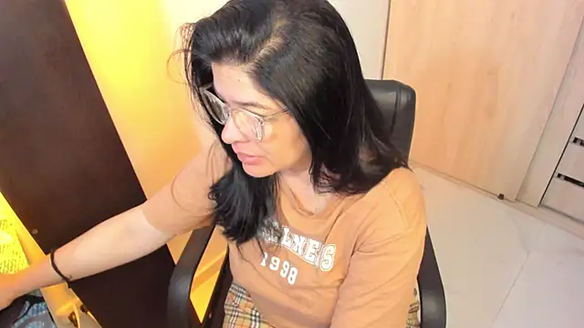 Snapshot of BellaFlaming chatting on 05/27/26, 10:12 BellaFlaming online show from 05/27/26, 10:12