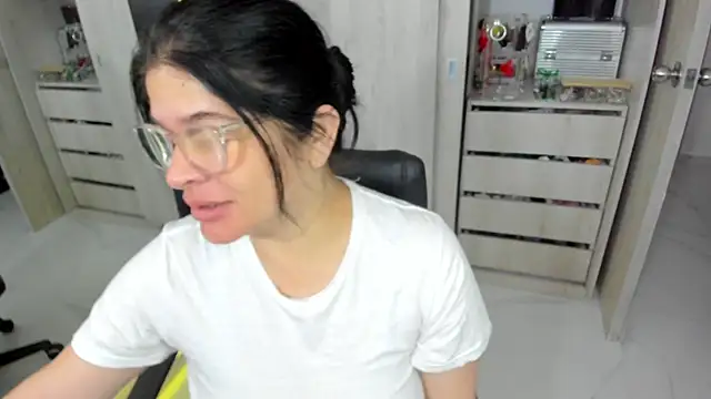 Snapshot of BellaFlaming chatting on 05/30/26, 10:56 BellaFlaming online show from 05/30/26, 10:56
