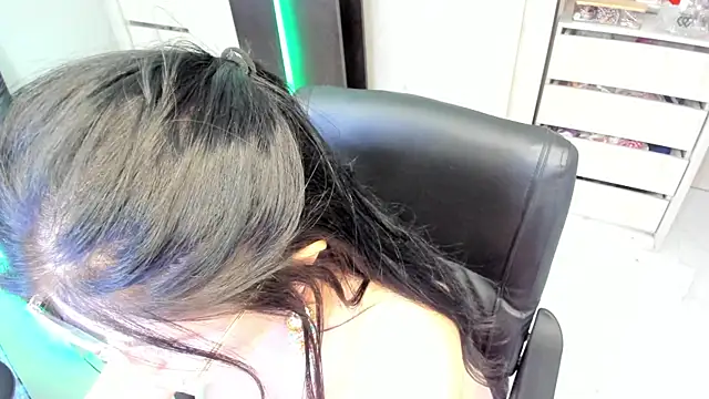 Snapshot of BellaFlaming chatting on 06/03/26, 02:33 BellaFlaming online show from 06/03/26, 02:33