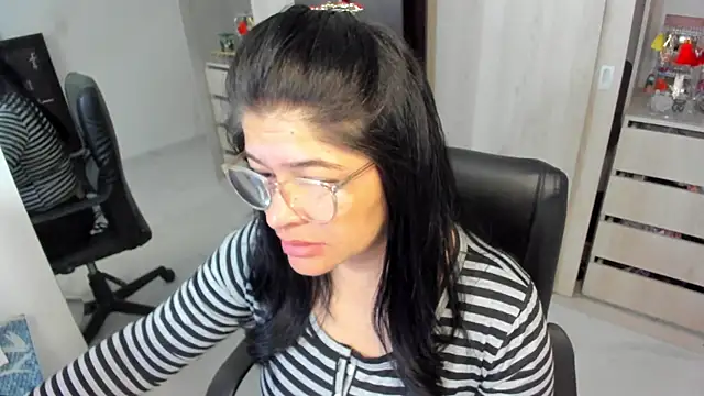 Snapshot of BellaFlaming chatting on 06/05/26, 11:27 BellaFlaming online show from 06/05/26, 11:27