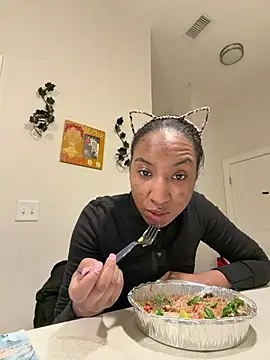 Snapshot of Iceblanca chatting on 02/06/26, 01:10 Iceblanca online show from 02/06/26, 01:10